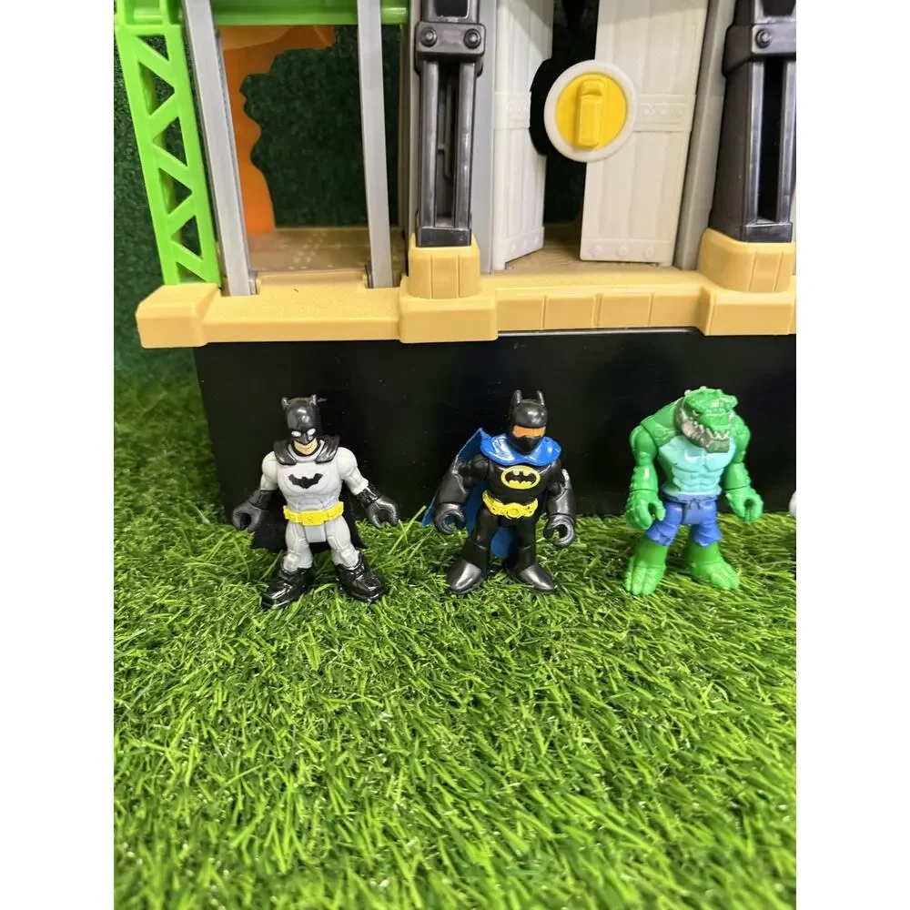 Fisher-Price Imaginext DC Super Friends Batman Gotham City Playset 5 Figures